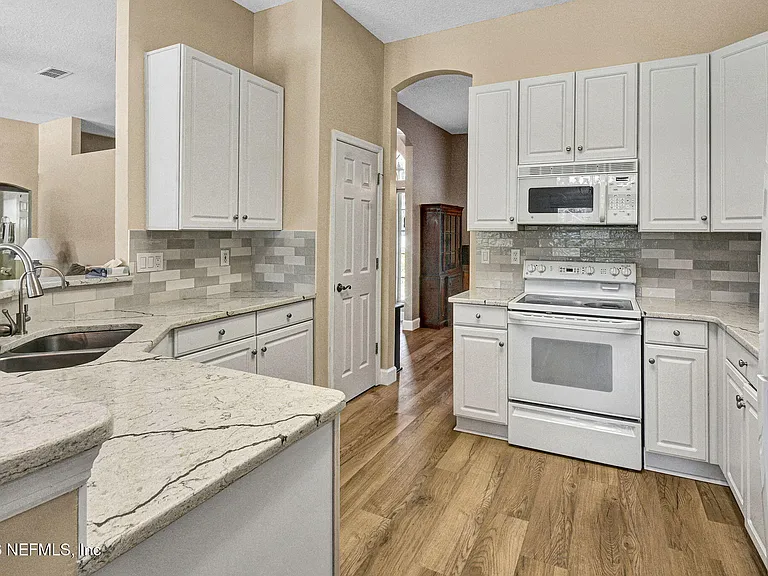 952 Blackberry Ln — Photo 11