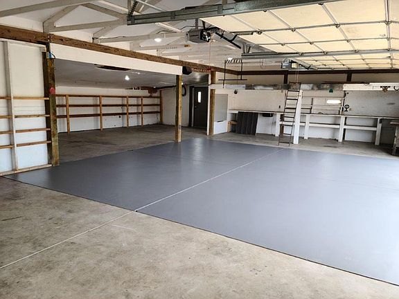 double door Garage