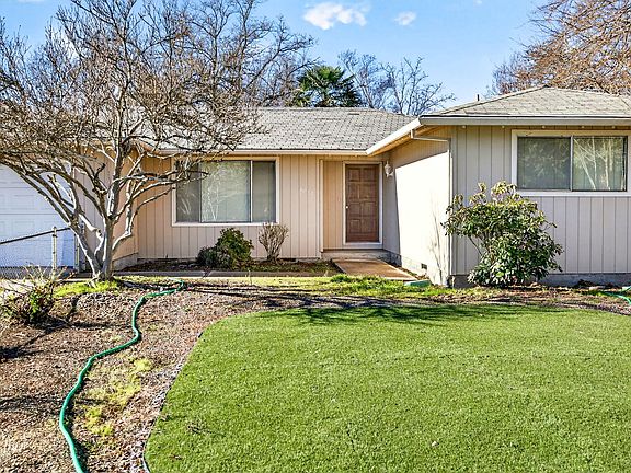 5th image of 4055 Crestwood Cir