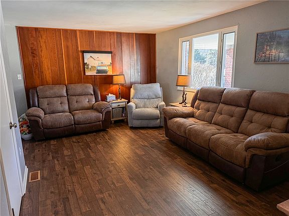 5th image of 64 Meadowbrook Ave