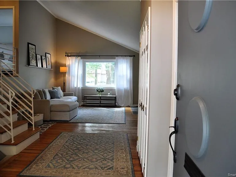 61 Carlyle Rd — Photo 2