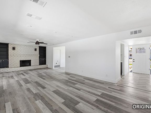 3rd image of 1568 E Calimyrna Ave