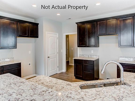 3rd image of 1299 Kinghorn Cir E