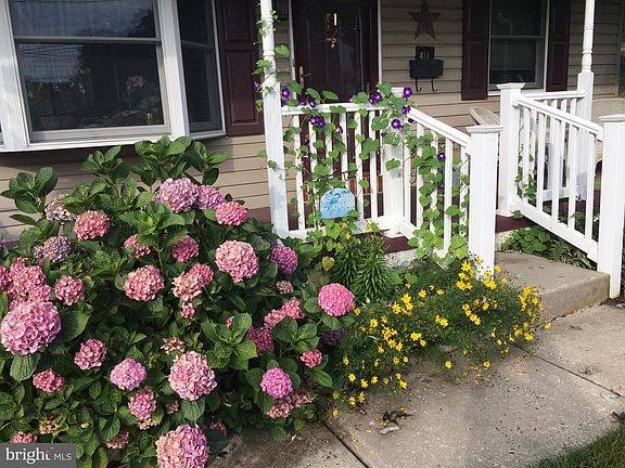 2nd image of 414 Woodlawn Ave