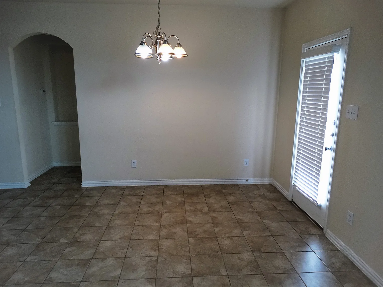4 bed, 3.5 bath, 3603 sqft, $3,300 — Photo 4
