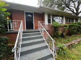 1381 Oakview Cir, Forest Park, GA 30297