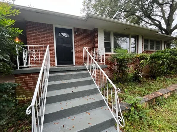 1381 Oakview Cir, Forest Park, GA 30297