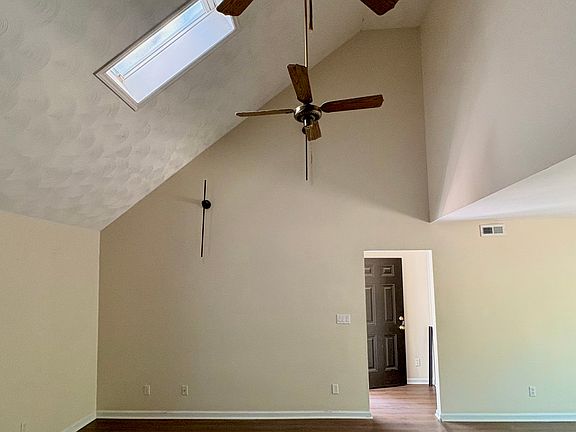 4th image of 2977 Carolyn Dr