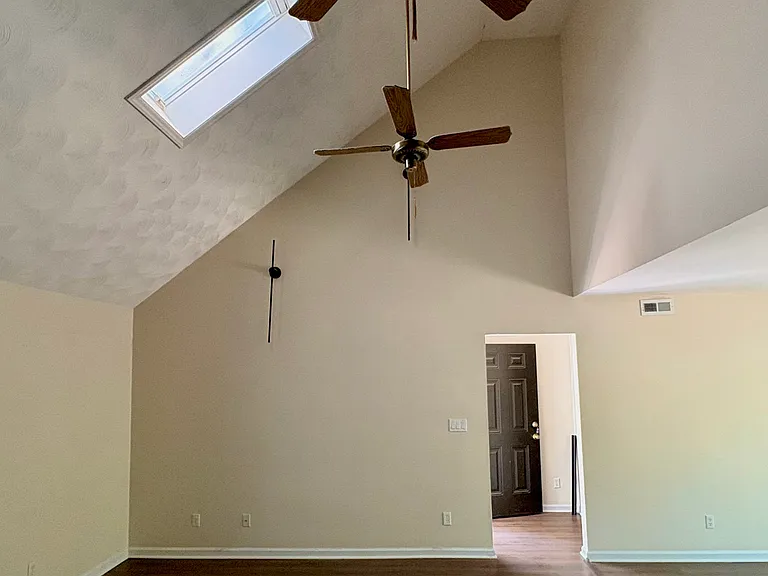 2977 Carolyn Dr — Photo 4