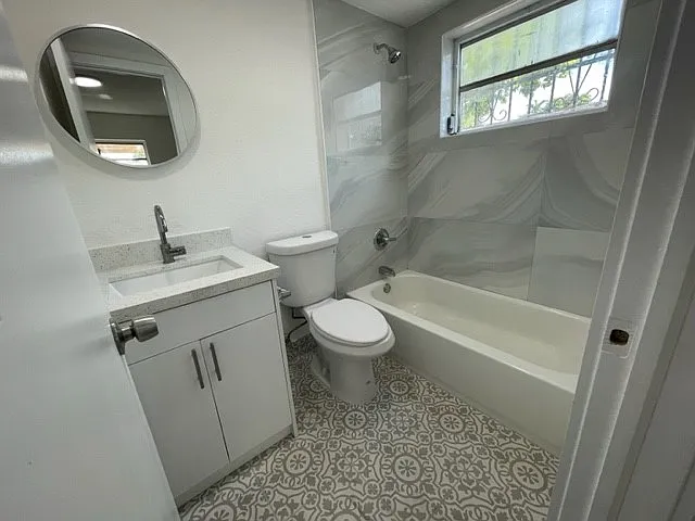 1811 Northwest 19th Terrace - 2 — Photo 4