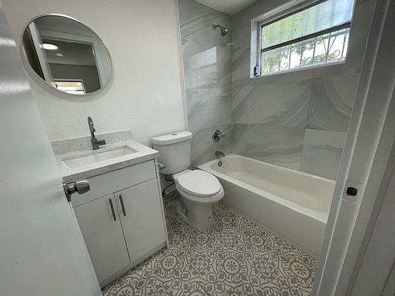4th image of 1811 NW 19th Ter #2