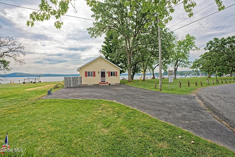 4th image of 43 Lake Avenue