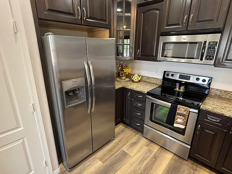 2125 E Huntington Dr — Photo 10