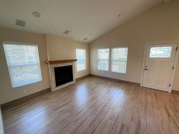 4th image of 250-260 Walnut Dr