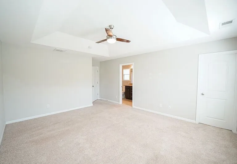 215 Shelton St — Photo 17