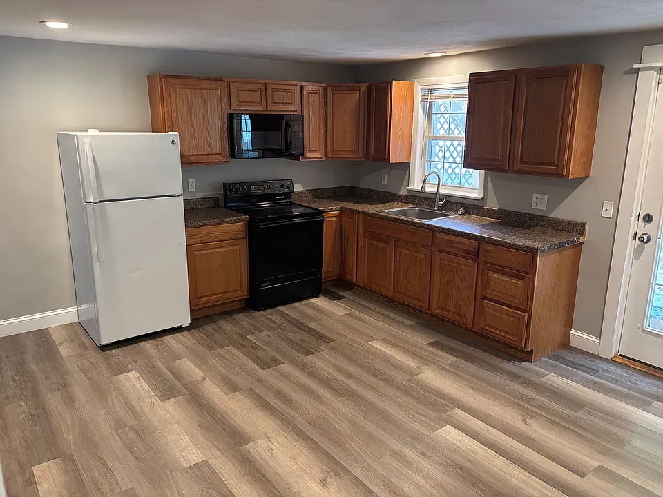 682 Putnam Pike #B