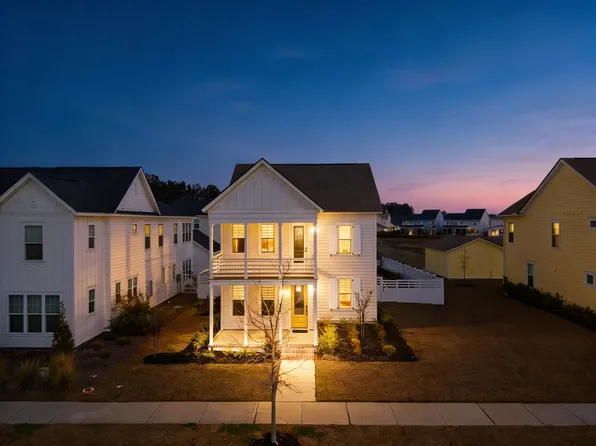 676 Blueway Ave, Summerville, SC 29486