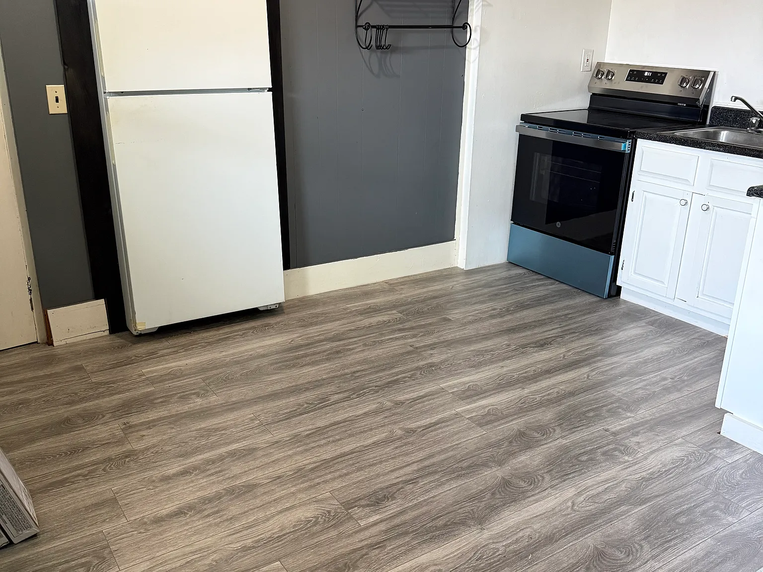 1 bed, 400 sqft, $1,100 — Photo 3