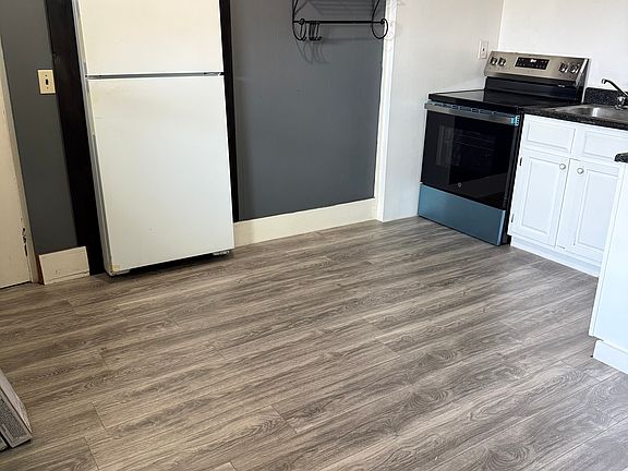3rd image of 806 Old Claremont Rd #6