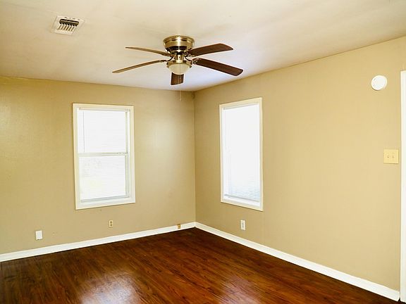 4th image of 828 Ponder St
