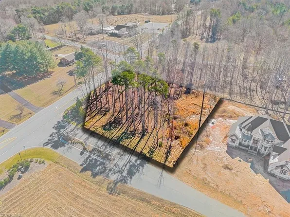 1001 Old Hickory Ct, Summerfield, NC 27358