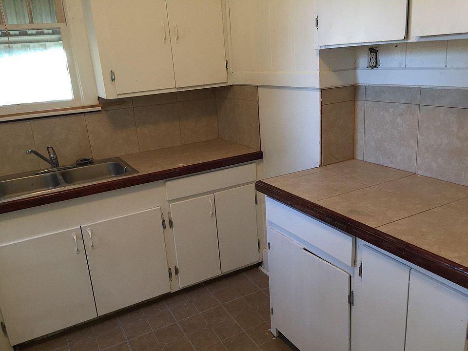 2nd image of 3747 27th St
