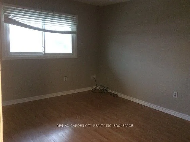 43 Dunvegan Rd #UPPER — Photo 13