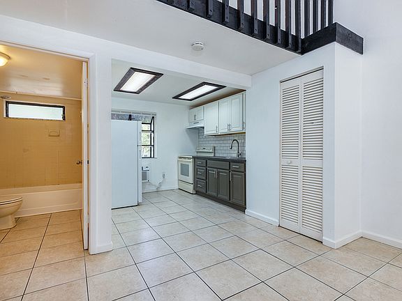 5th image of 2122 Bradford St