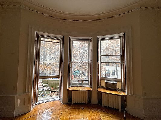 3rd image of 339 W 87th St #3