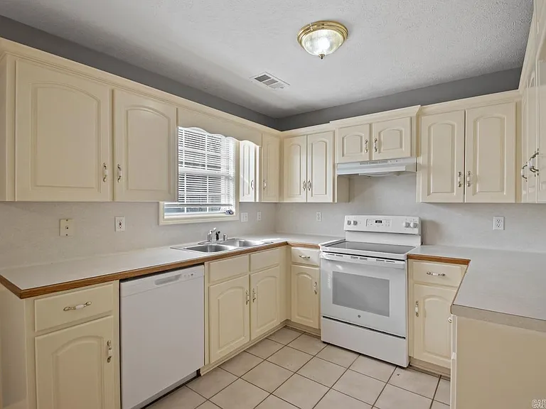 17 Azalea Dr — Photo 11
