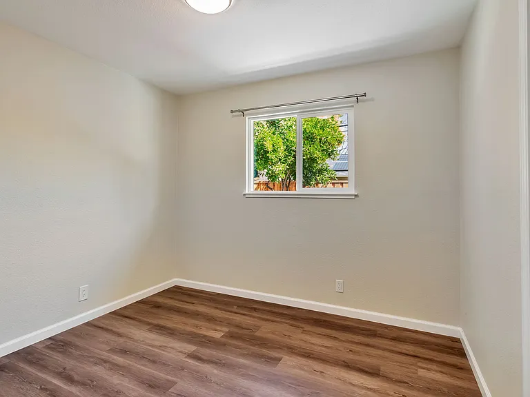 1581 Willowdale Dr — Photo 18