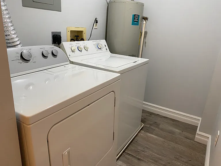 171 W 1st St #3 — Photo 5