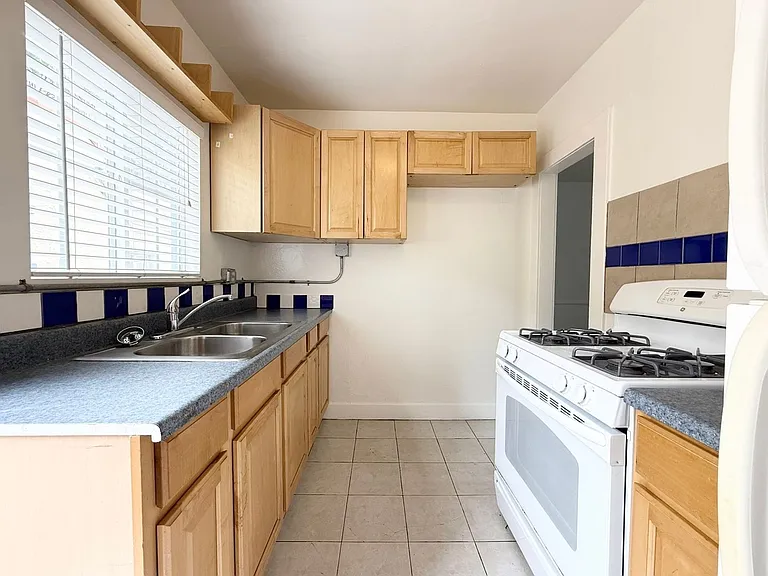 400 Civic Center Dr #E — Photo 4
