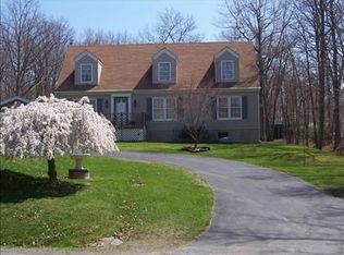 176 Well Rd, Greeley, PA 18425