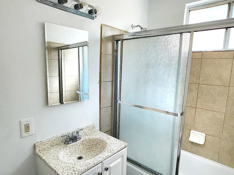 845 Victor Ave — Photo 6