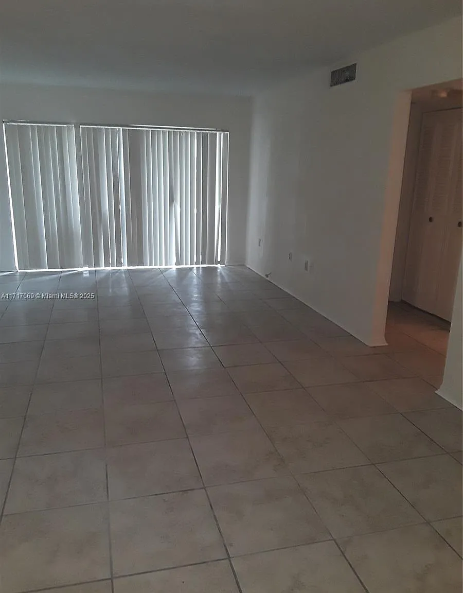 Sunrise Point Condo Bldg — Photo 2