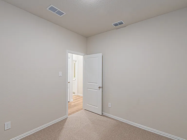 801 Leavenworth Dr — Photo 33