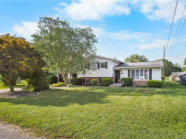 1549 Boyd St, Uhrichsville, OH 44683