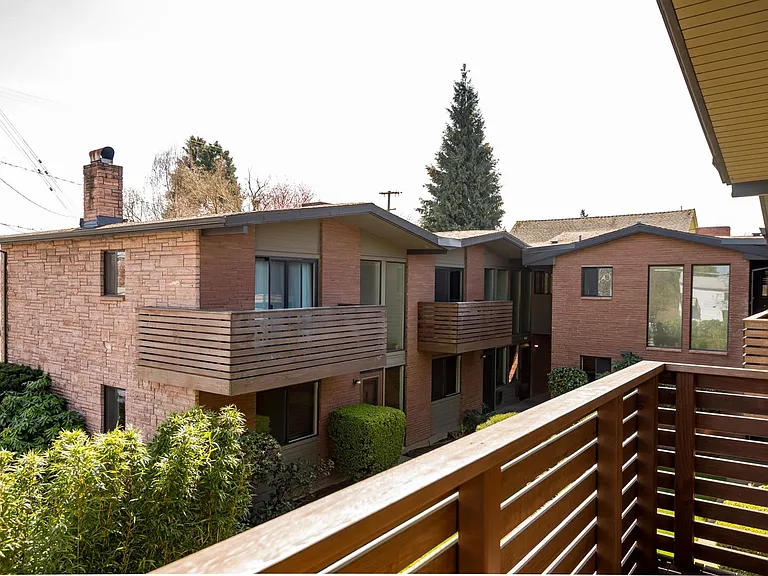 2504 N Rosa Parks Way — Photo 27