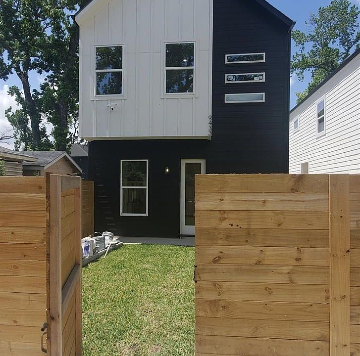 1st image of 9433 Pembrook St #A