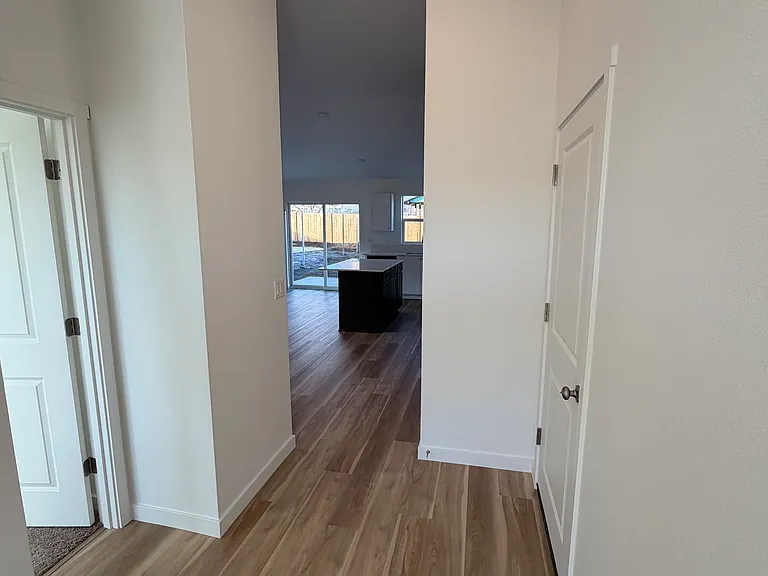 714 NE Rickenbacker Rd — Photo 6