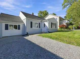 118 Dekalb St, Walled Lake, MI 48390