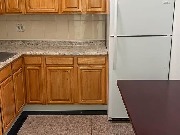2nd image of 3103 Linden Pl APT 2
