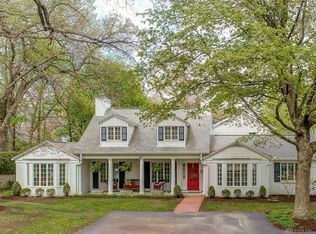 525 Ridgewood Ave, Oakwood, OH 45409