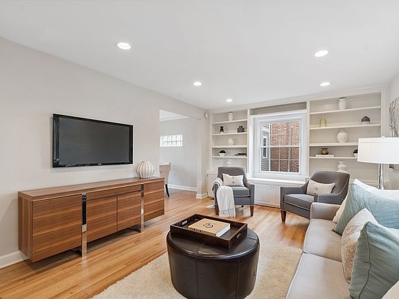 4th image of 564 Whittier Ave