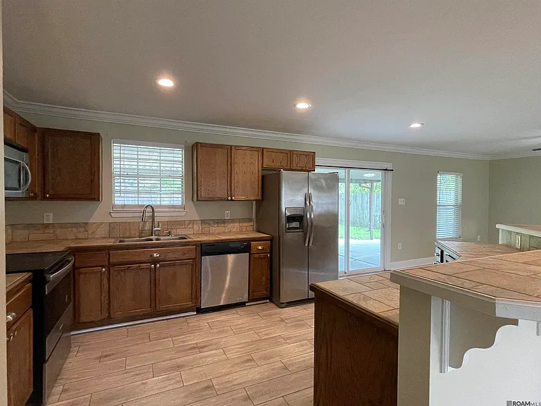 331 E Bolivar Dr — Photo 6