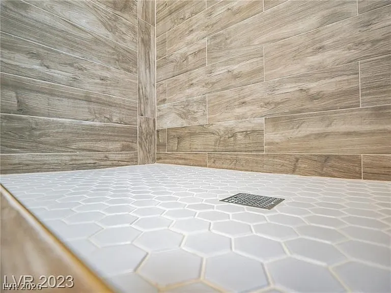 6488 Creston Ave — Photo 23