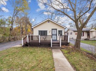 26 Crescent Dr, Pontiac, MI