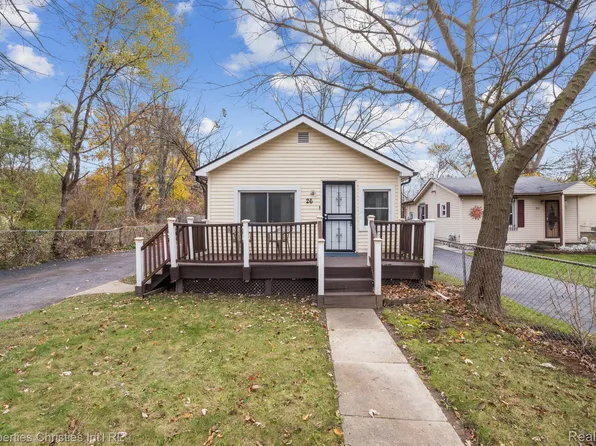 26 Crescent Dr, Pontiac, MI 48342