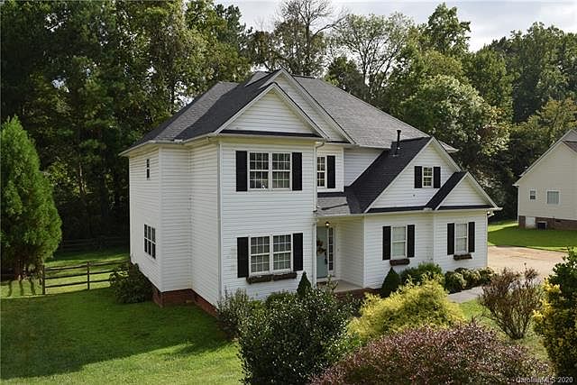 1st image of 113 Deerfield Dr